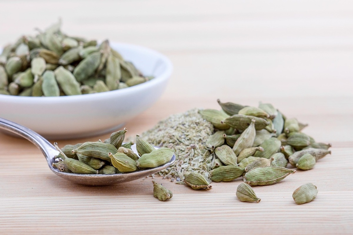 12 Spices That Will Change the Way You Cook Forever cardamom 2251874 1280