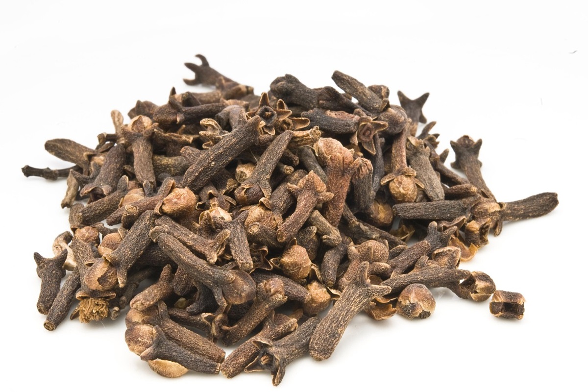12 Spices That Will Change the Way You Cook Forever clove 1326474 1280