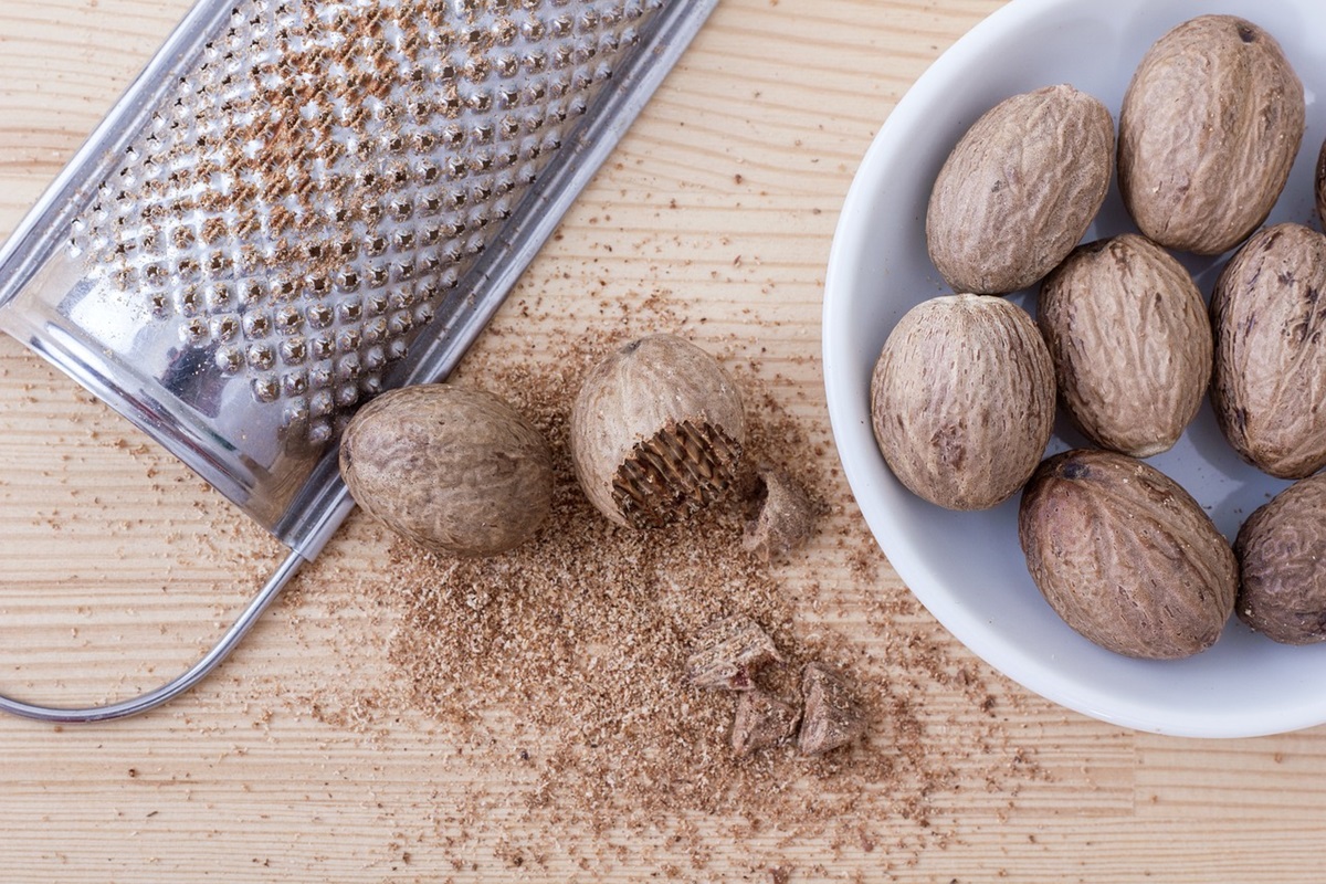 12 Spices That Will Change the Way You Cook Forever nutmeg 2427844 1280