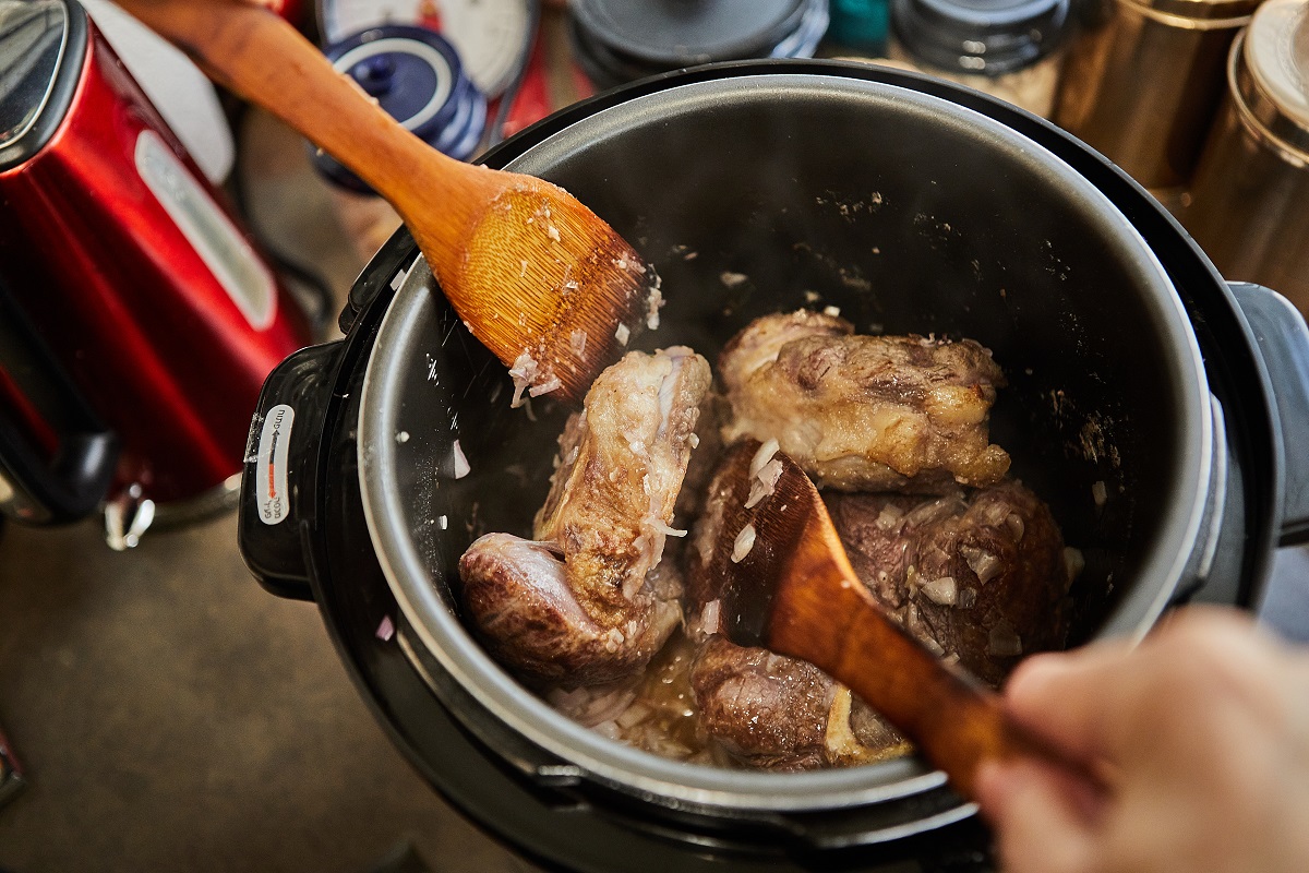 Cooking with Less Oil Just Got Easier with These 13 Tricks ossobuco with spindle beef is fried in pressure co 2023 11 27 05 01 06 utc