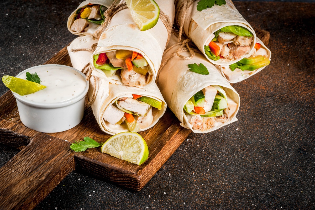 12 Clever Picnic Foods You Can Easily Pack In A Towel Depositphotos 194831134 L