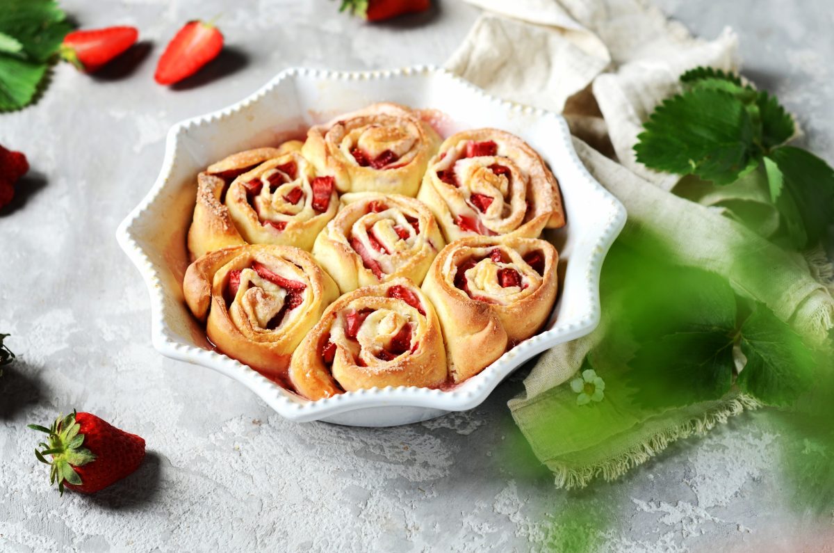 10 Ways To Perfect Cinnamon Roll French Toast Roll-Ups Depositphotos 380019704 L e1747906436496