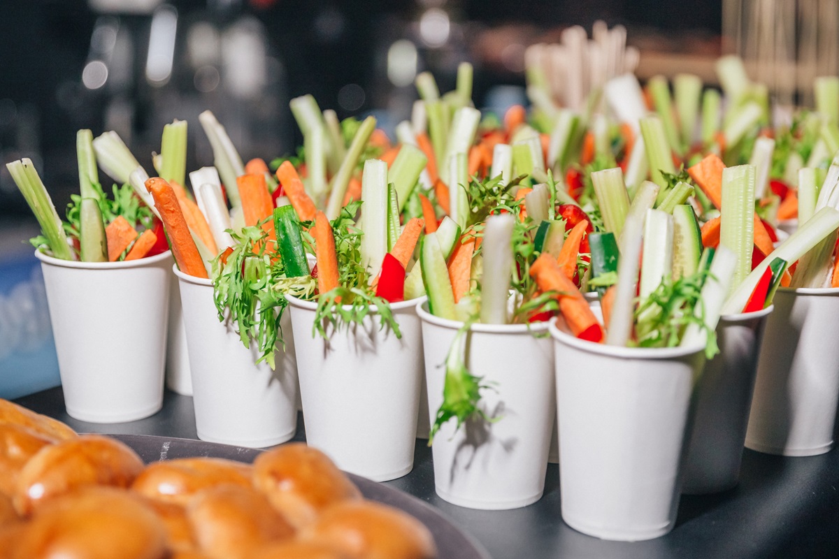 12 Clever Picnic Foods You Can Easily Pack In A Towel Depositphotos 553622324 L