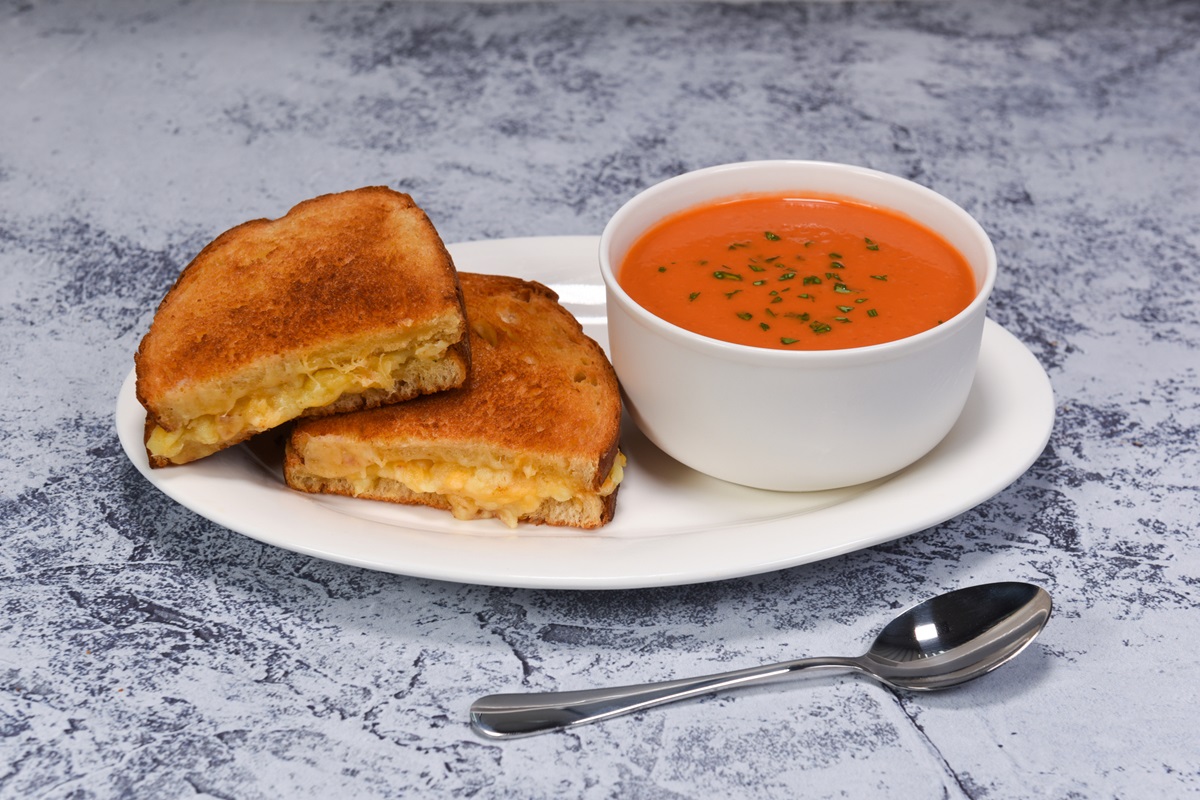 12 Quick Meals To Save You When Hunger Hits Like A Freight Train Depositphotos 576015594 L