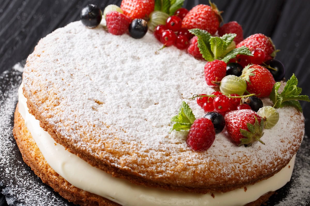 14 Fancy-Looking Birthday Cakes Anyone Can Make Depositphotos 200084504 L