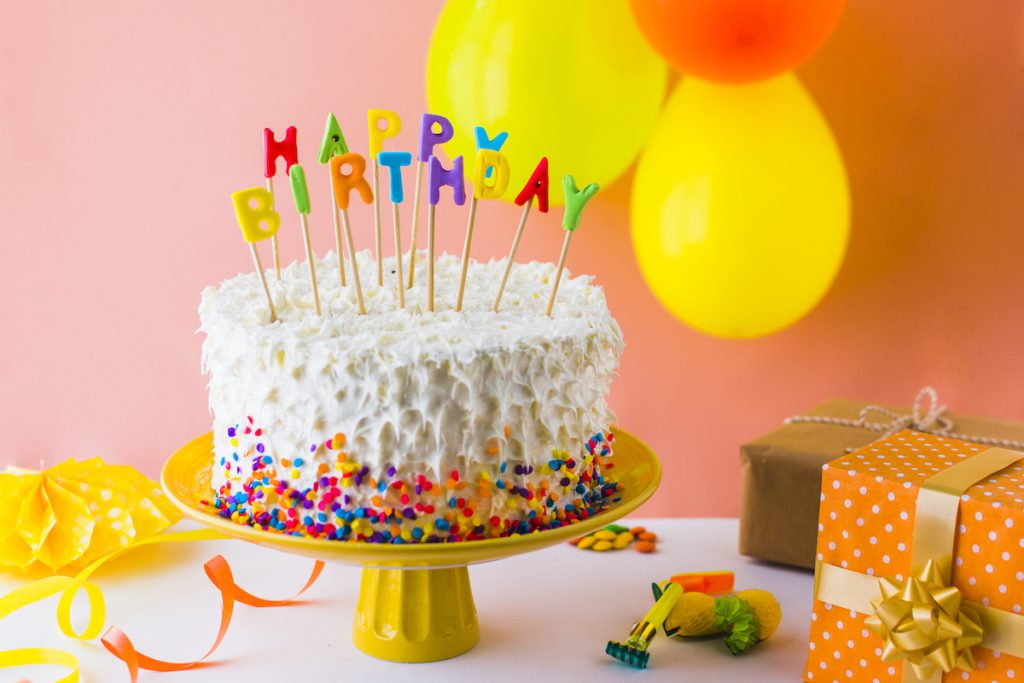 simple aesthetic birthday cake