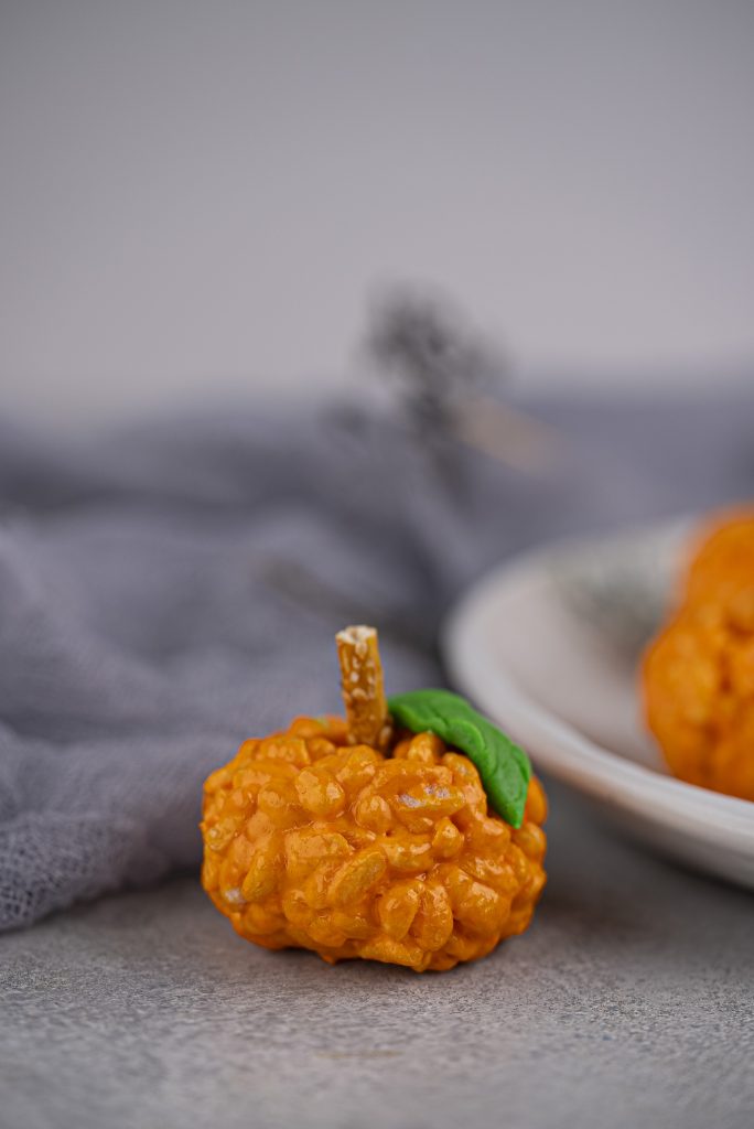 Halloween Rice Krispie Treats Recipe DSC04678
