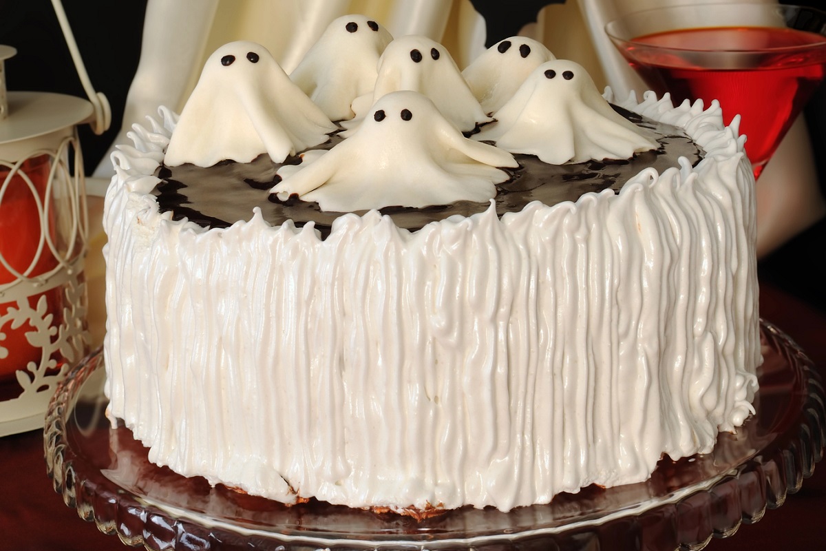 18 Halloween Cake Ideas That Will Wow Your Party Guests halloween cake ideas