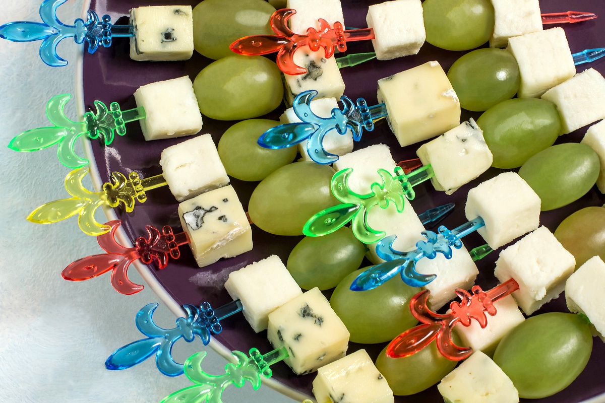 18 Friendsgiving Appetizers That Disappear Before Dinner Starts friendsgiving appetizers