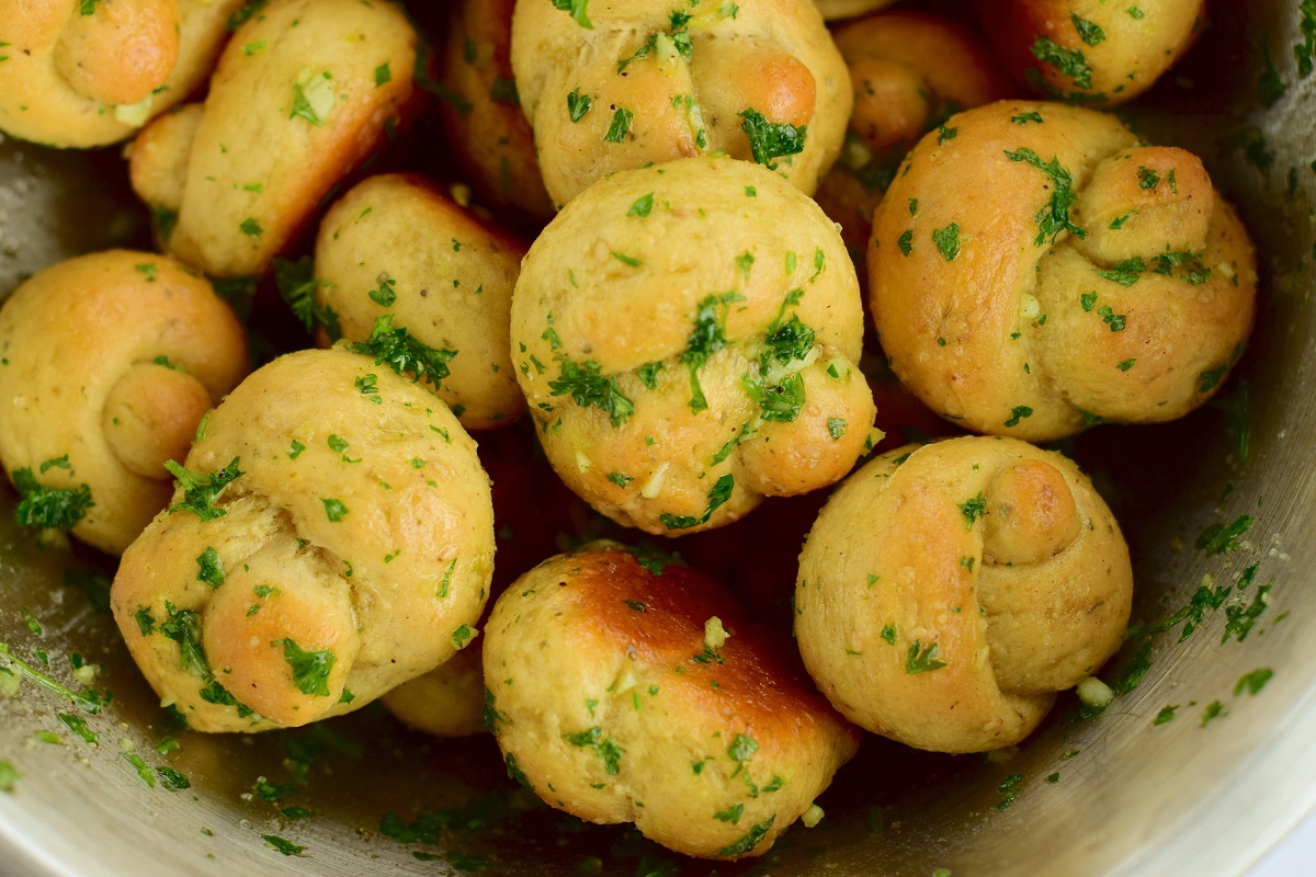 18 Friendsgiving Appetizers That Disappear Before Dinner Starts friendsgiving appetizers
