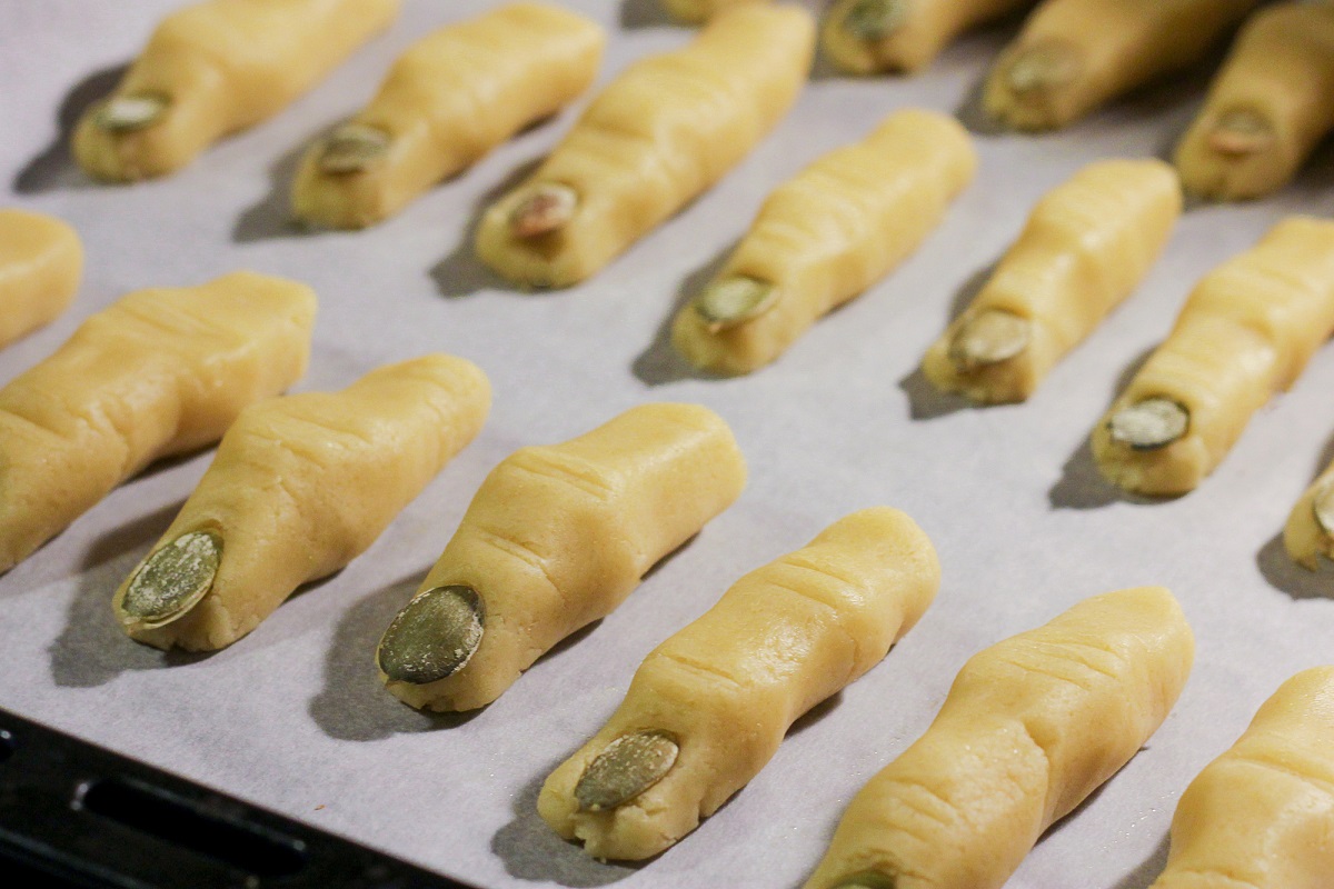 17 Spooky Snacks Perfect for Late Night Creepiness spooky snacks