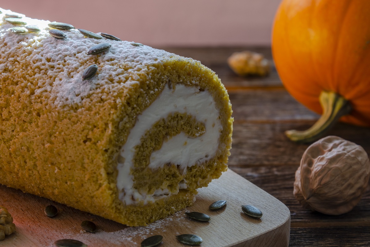 16 Thanksgiving Cake Ideas That Wow Guests Depositphotos 318129410 L