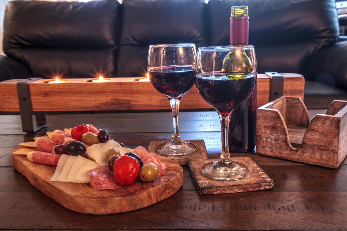 20 Charcuterie Board Ideas That Look Fancy charcuterie board ideas