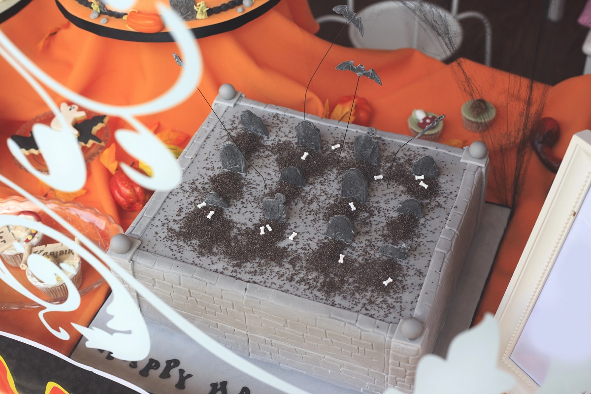 18 Halloween Cake Ideas That Will Wow Your Party Guests halloween cake ideas