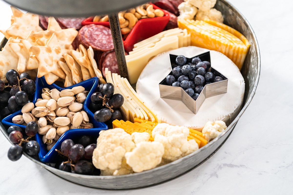20 Charcuterie Board Ideas That Look Fancy charcuterie board ideas