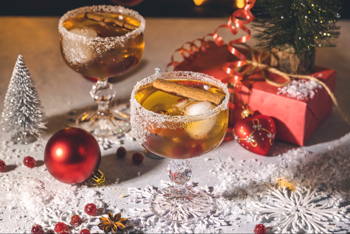 15 Christmas Cocktails That Wow Every Guest christmas cocktails