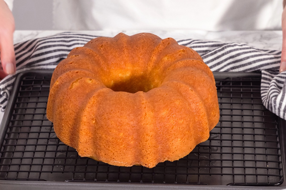 16 Thanksgiving Cake Ideas That Wow Guests thanksgiving cake ideas