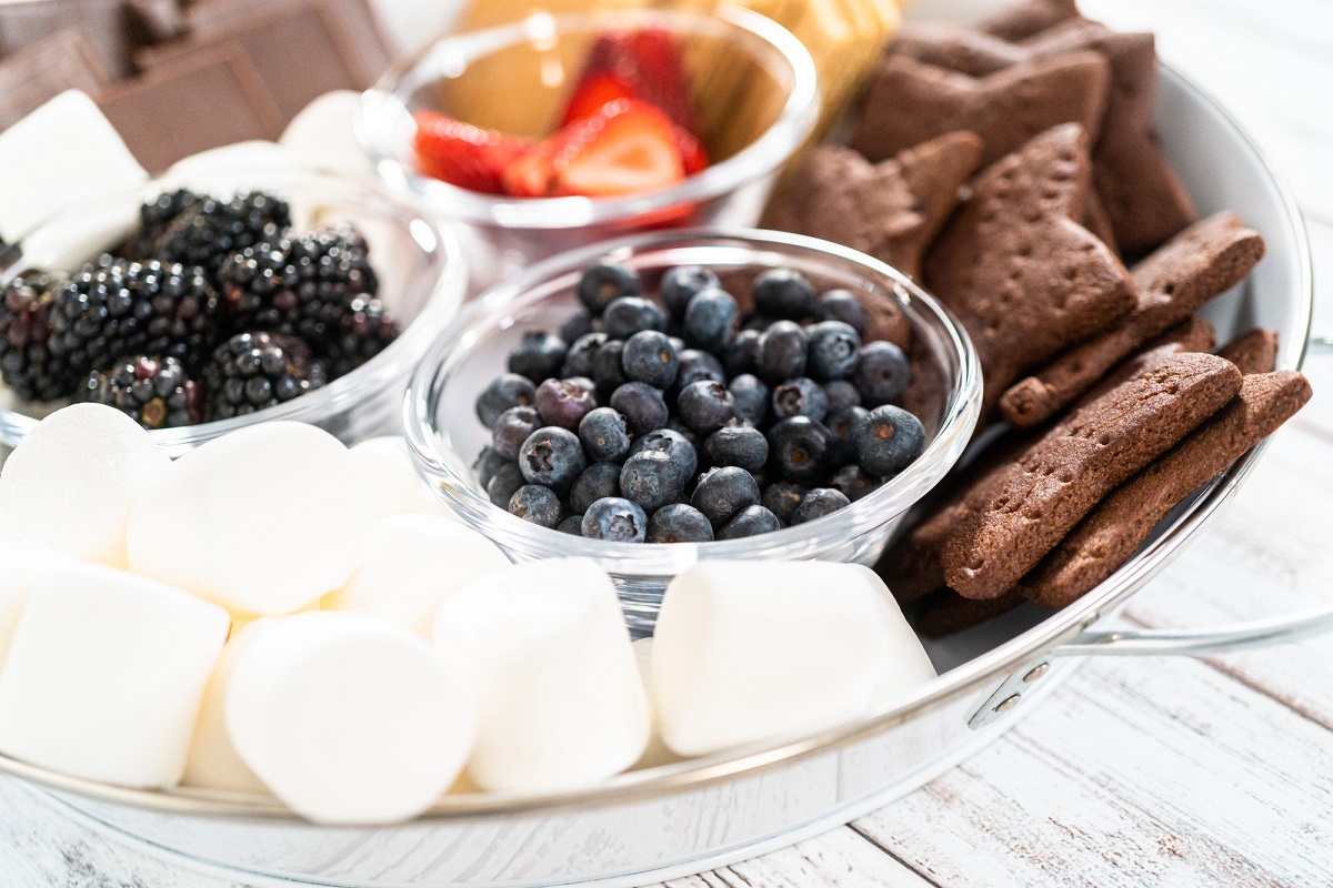 20 Charcuterie Board Ideas That Look Fancy charcuterie board ideas