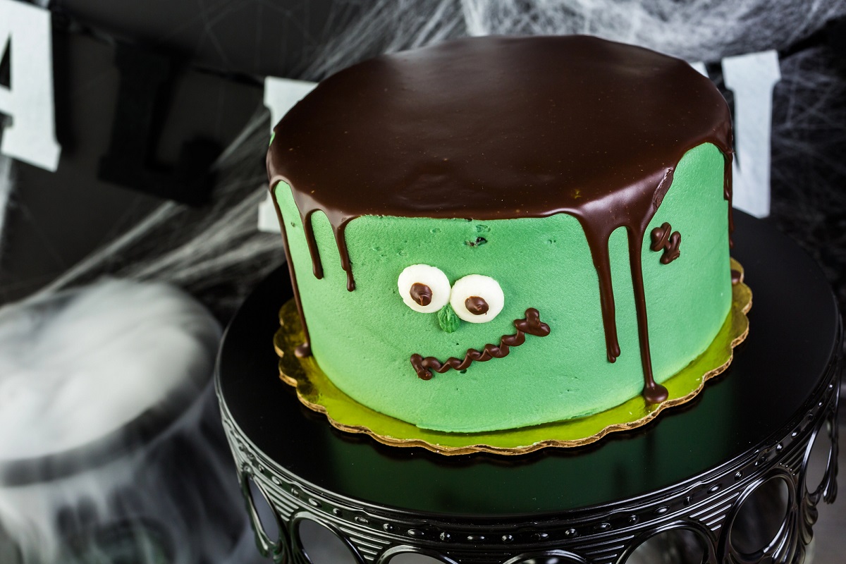 18 Halloween Cake Ideas That Will Wow Your Party Guests halloween cake ideas