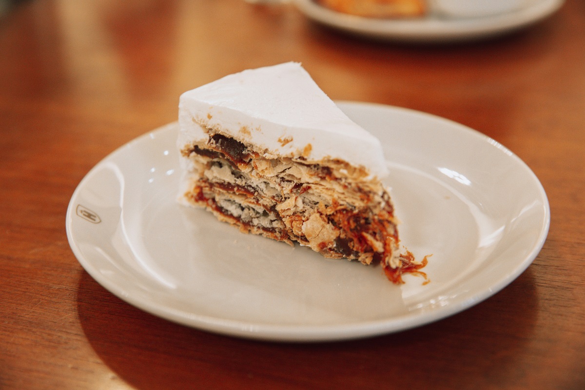 16 Thanksgiving Cake Ideas That Wow Guests thanksgiving cake ideas