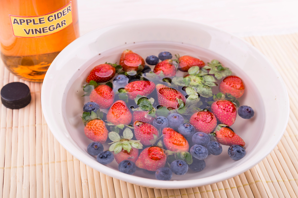 How To Wash Strawberries Properly Depositphotos 171220020 L 1