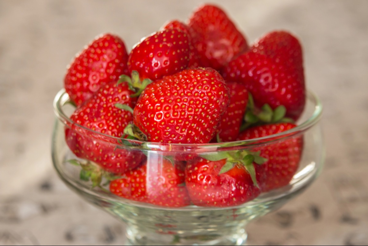 how to store strawberries in the fridge