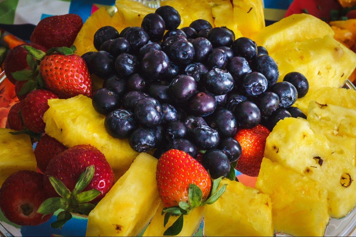 How To Cut A Pineapple Without Making A Mess how to cut a pineapple